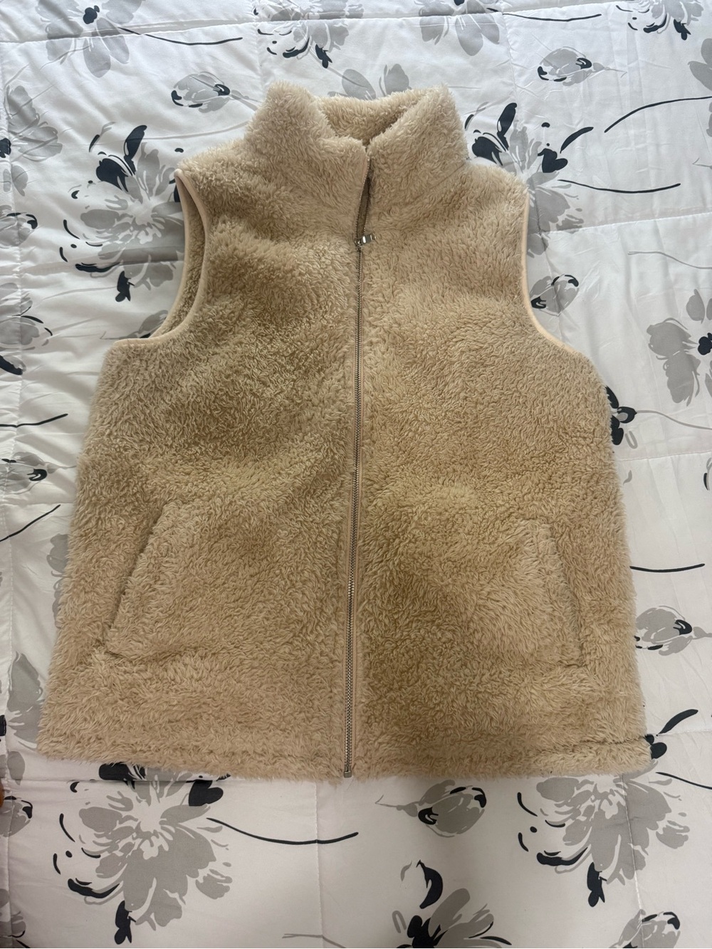 Women's Cream Sherpa Zip-Front Vest